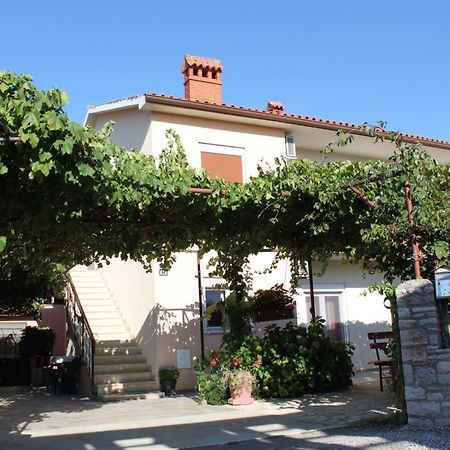 Lori Pula Exterior foto